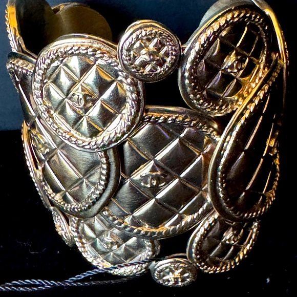 CHANEL Cuff bracelet. Unique design! Rare - Picture 7 of 10